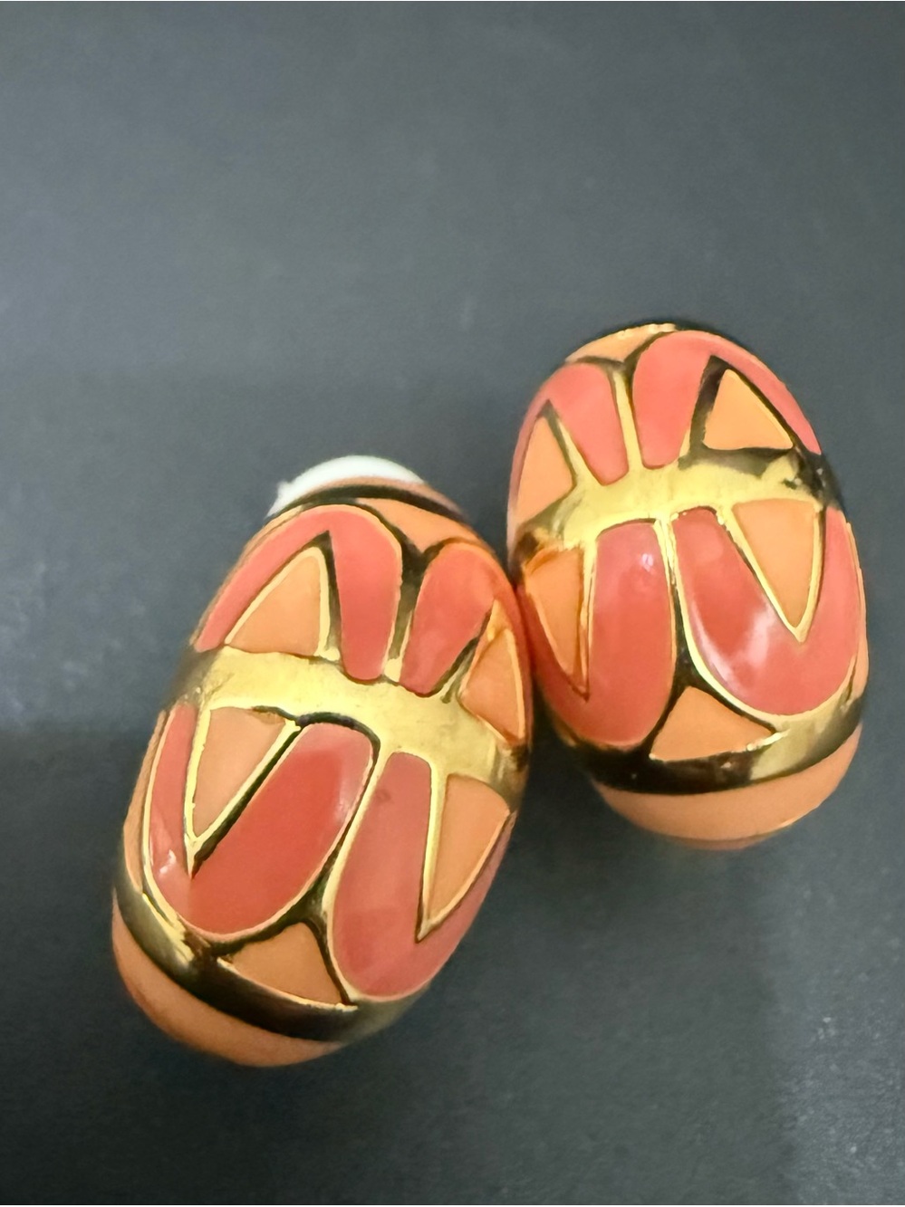 Vintage JOAN RIVERS Goldtone Coral Enamel Lattice Pattern Half Hoop Clip Earring